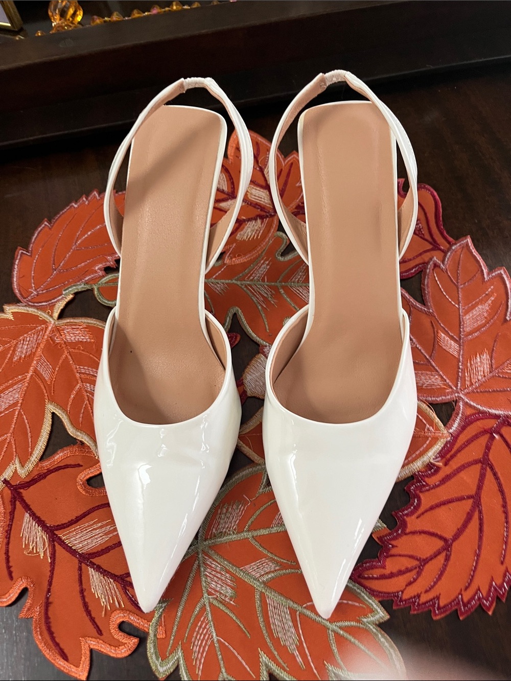 Source Unknown White Patent Pointed-Toe Slingback Pumps